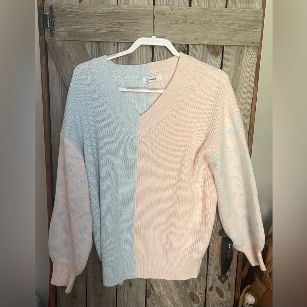 Davi & Dani Women's V-Neck Sweater - Pastel Blue and Pink